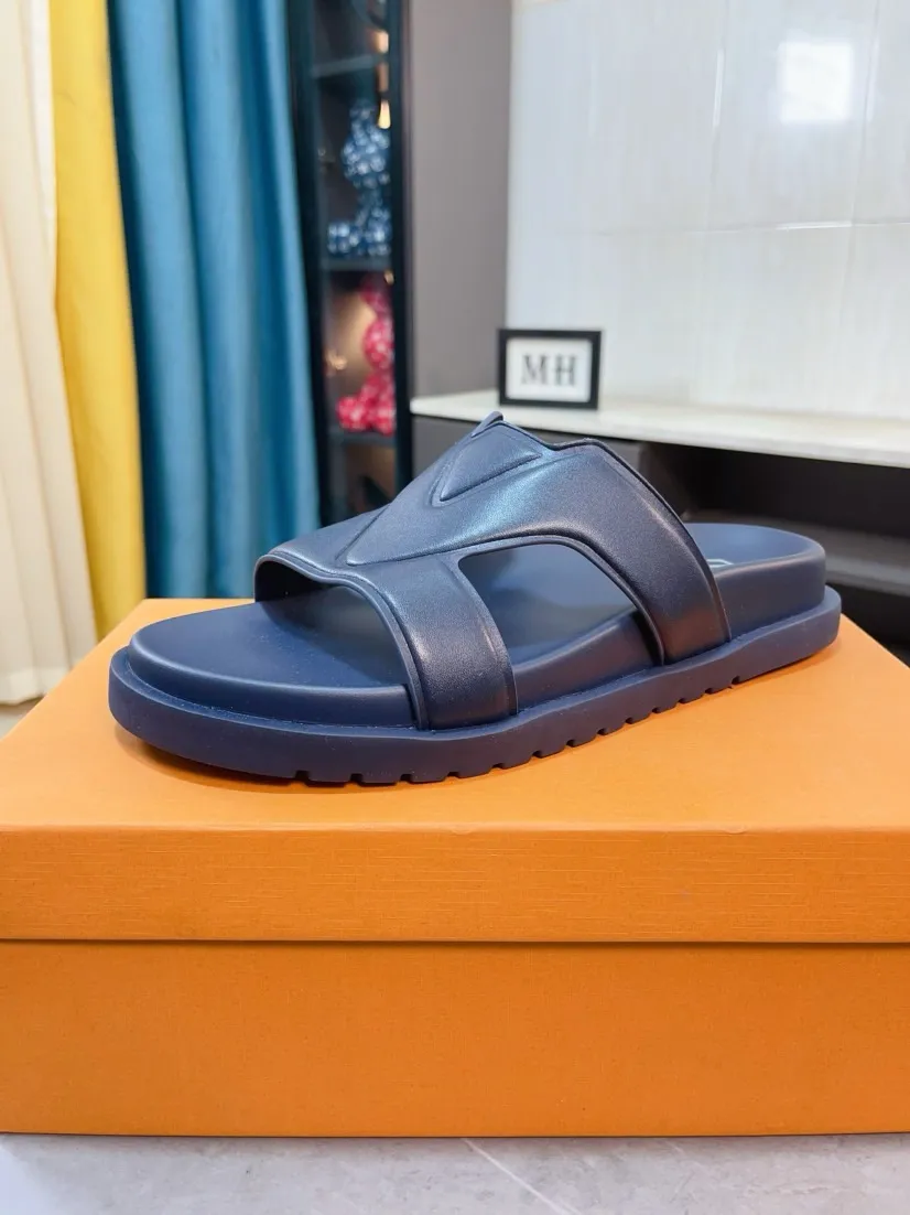 Men's shoes 💰360🌹🌹 (lv-Louis Vuitton) new men's sandals, high-end boutique, exquisite embossed logo decoration on the upper, fine workmanship, super soft soles, casual, loose and comfortable, a must-have in summer! \nsize：38-44